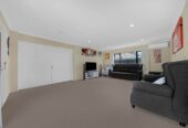 Brick and tile 4 beds 2 baths house with double garage on 469m2 section, Walking distance to Hunters Plaza, l, close to schools, mtorway access, zoned for Papatoetoe High School, Papatoetoe Intermediate, and Papatoetoe West School, 204A Shirley Road, Papatoetoe, Auckland