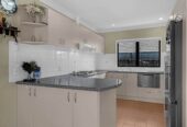 Brick and tile 4 beds 2 baths house with double garage on 469m2 section, Walking distance to Hunters Plaza, l, close to schools, mtorway access, zoned for Papatoetoe High School, Papatoetoe Intermediate, and Papatoetoe West School, 204A Shirley Road, Papatoetoe, Auckland