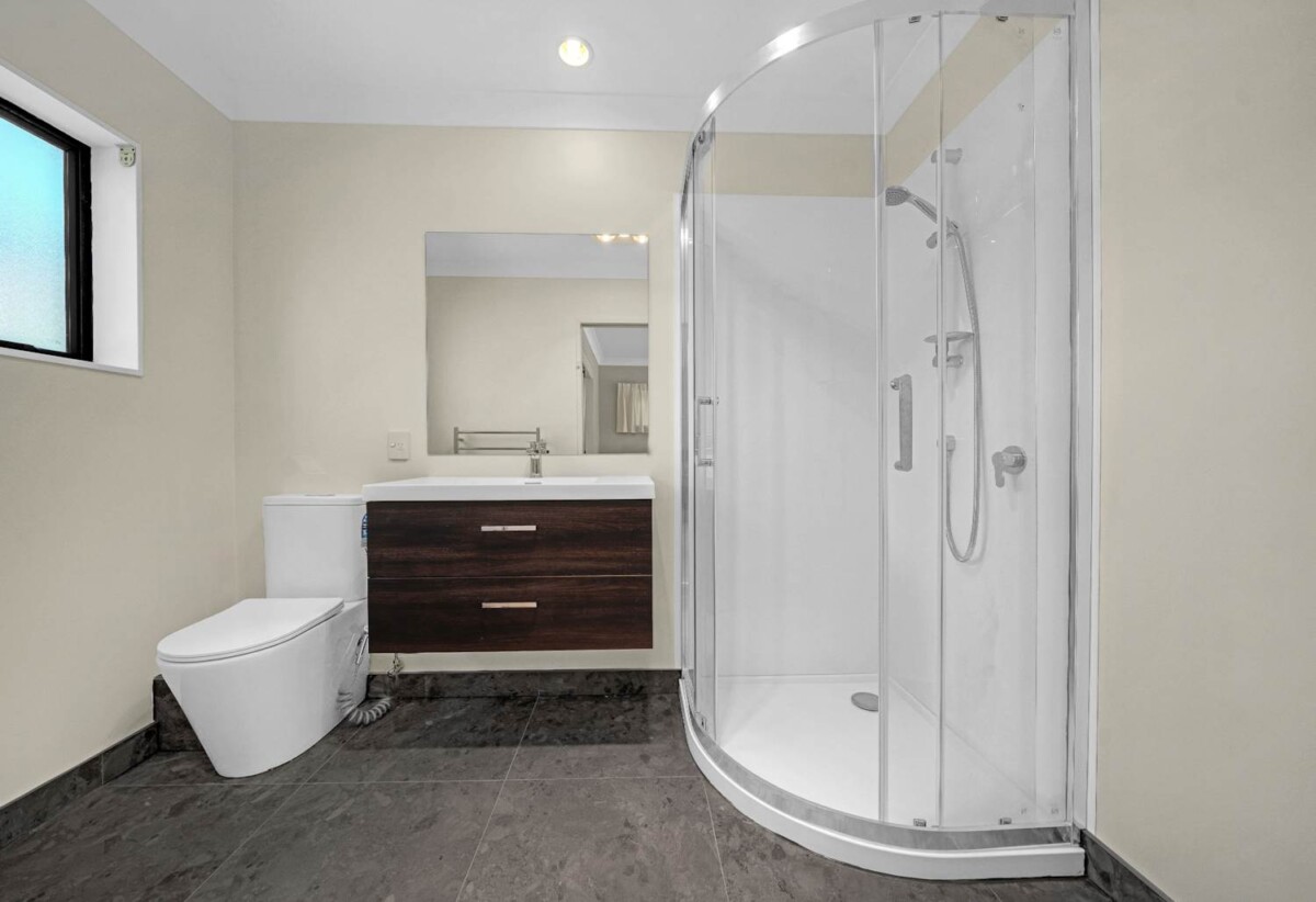 Brick and tile 4 beds 2 baths house with double garage on 469m2 section, Walking distance to Hunters Plaza, l, close to schools, mtorway access, zoned for Papatoetoe High School, Papatoetoe Intermediate, and Papatoetoe West School, 204A Shirley Road, Papatoetoe, Auckland