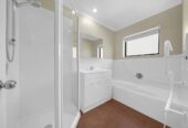 Brick and tile 4 beds 2 baths house with double garage on 469m2 section, Walking distance to Hunters Plaza, l, close to schools, mtorway access, zoned for Papatoetoe High School, Papatoetoe Intermediate, and Papatoetoe West School, 204A Shirley Road, Papatoetoe, Auckland