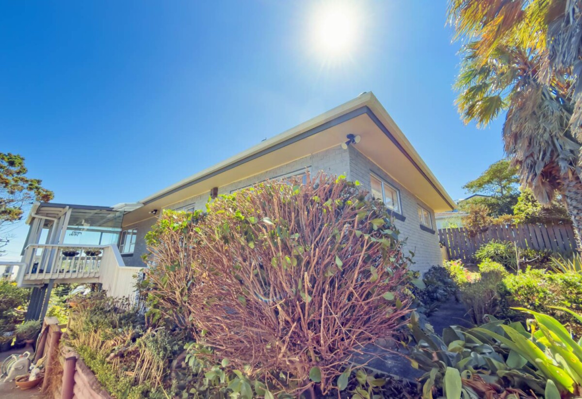 3 beds house on 811m2 section, Huge approx. 60 sqm garage, formerly used for auto services, Approx. 200+ metres to motorway access, Walk across the road to Royal Heights Shopping Centre, supermarket, and local shops, Massey High School zone, 62 Widmore Drive, Massey, Auckland