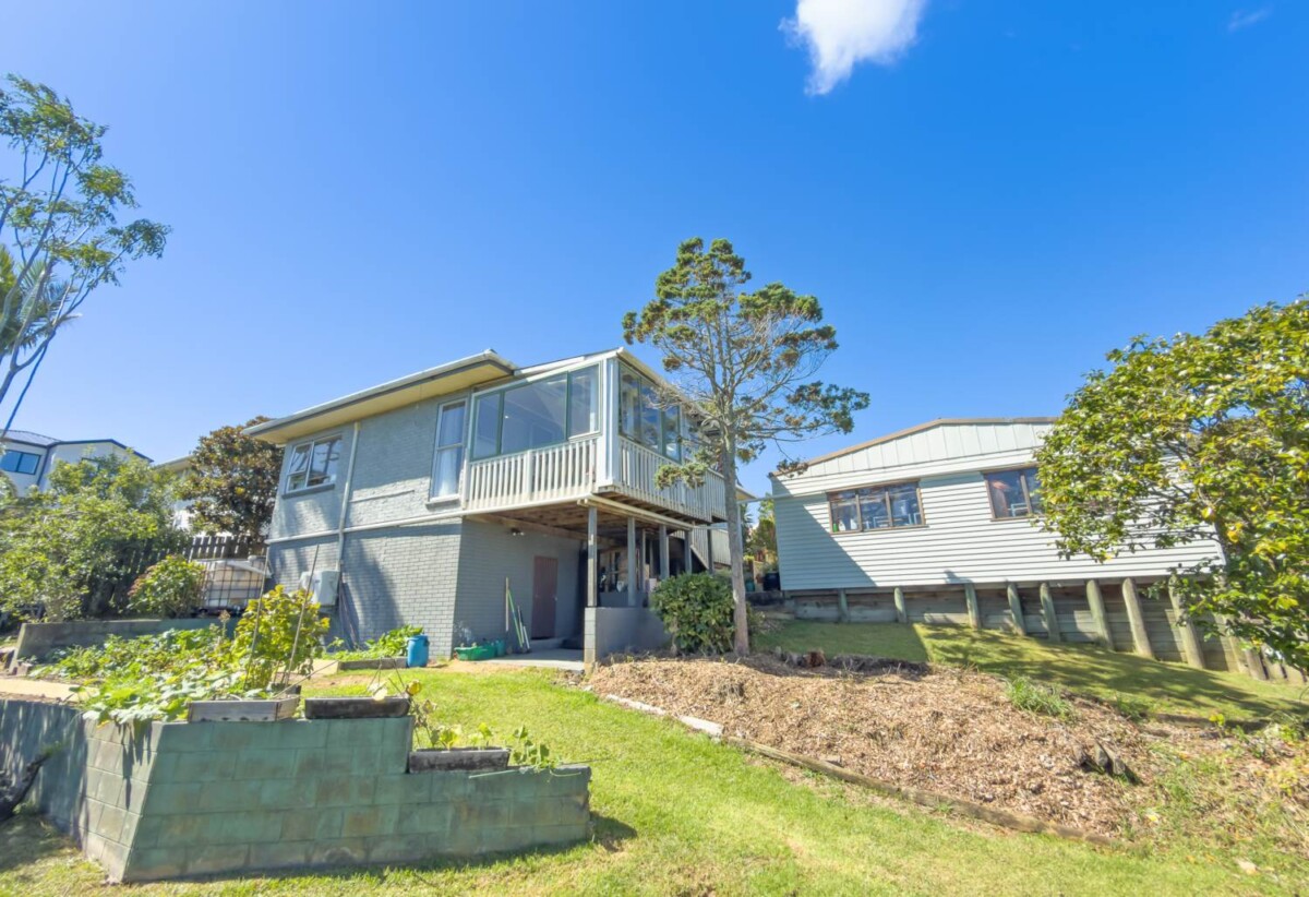 3 beds house on 811m2 section, Huge approx. 60 sqm garage, formerly used for auto services, Approx. 200+ metres to motorway access, Walk across the road to Royal Heights Shopping Centre, supermarket, and local shops, Massey High School zone, 62 Widmore Drive, Massey, Auckland