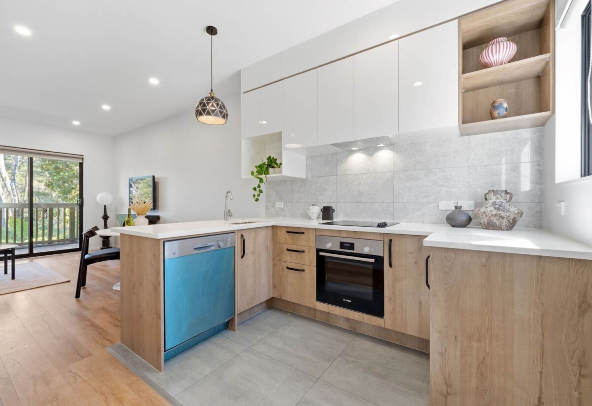 Stamford 10-Year Warranty (approx. 5.5 years remaining), 3 beds + study 2 baths home with car park, Approx. 350m (about 1 min drive) to motorway on-ramp, close to Albany Mall, parks, and key amenities, Zoned for Upper Harbour Primary, Albany Junior & Senior High, 26/9 Schnapper Rock Road, Greenhithe, Auckland