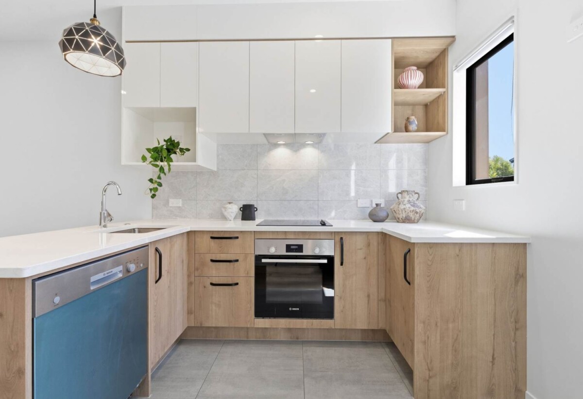 Stamford 10-Year Warranty (approx. 5.5 years remaining), 3 beds + study 2 baths home with car park, Approx. 350m (about 1 min drive) to motorway on-ramp, close to Albany Mall, parks, and key amenities, Zoned for Upper Harbour Primary, Albany Junior & Senior High, 26/9 Schnapper Rock Road, Greenhithe, Auckland