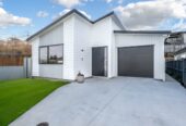 3 beds 2 baths house with garage on 320m2 section, close to schools, shops, seaside reserve, 1.3 km to Gulf Harbour School, 15 Whakairo Crescent, Gulf Harbour, Auckland
