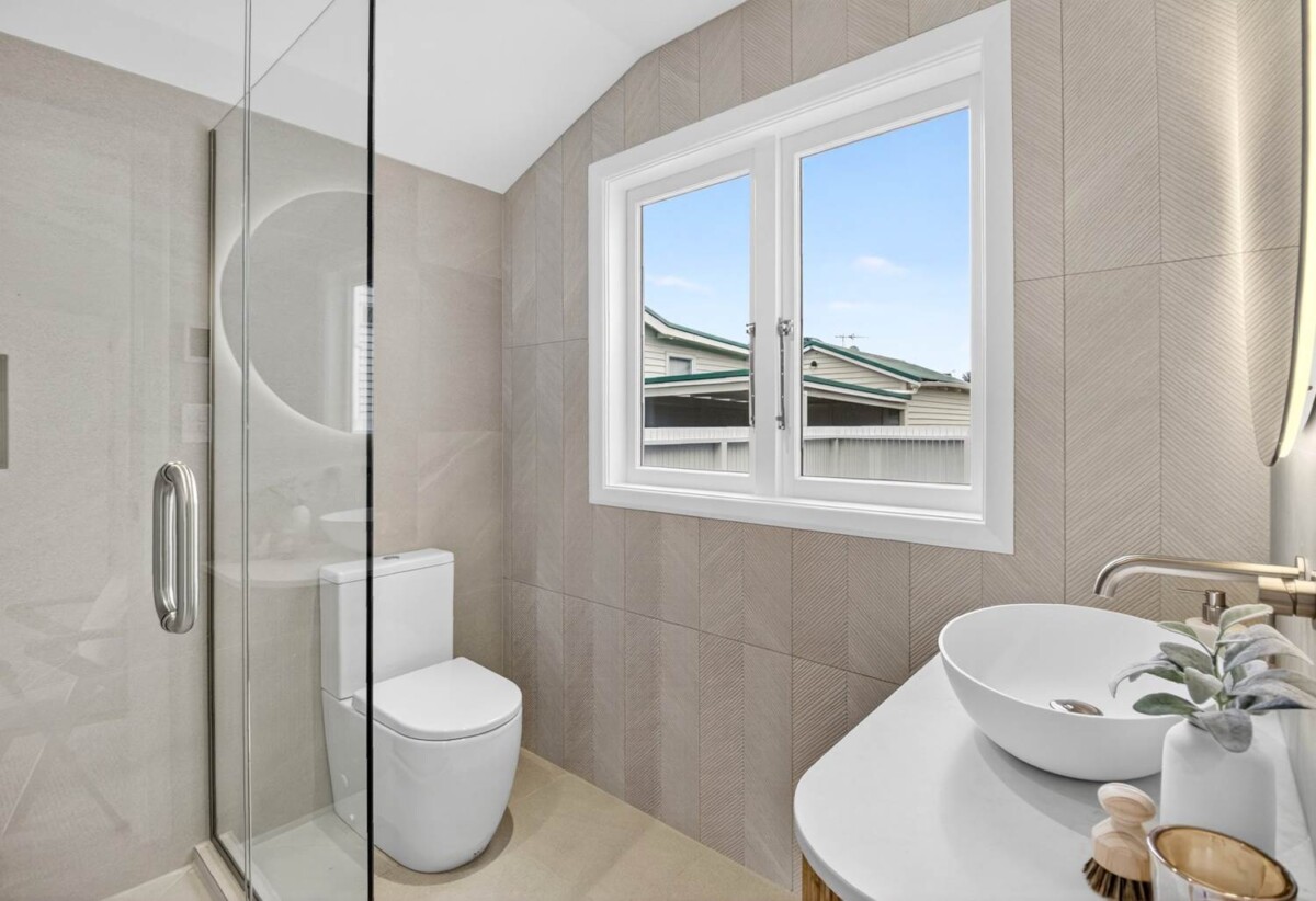 Renovated 3 beds 2 baths house with sea views, Prime Beach-End Location – Steps from the sand, local cafes, Point Chevalier School, parks, and sports facilities, 0.7 km to Pt Chevalier School, 10 Joan Street, Pt Chevalier, Auckland