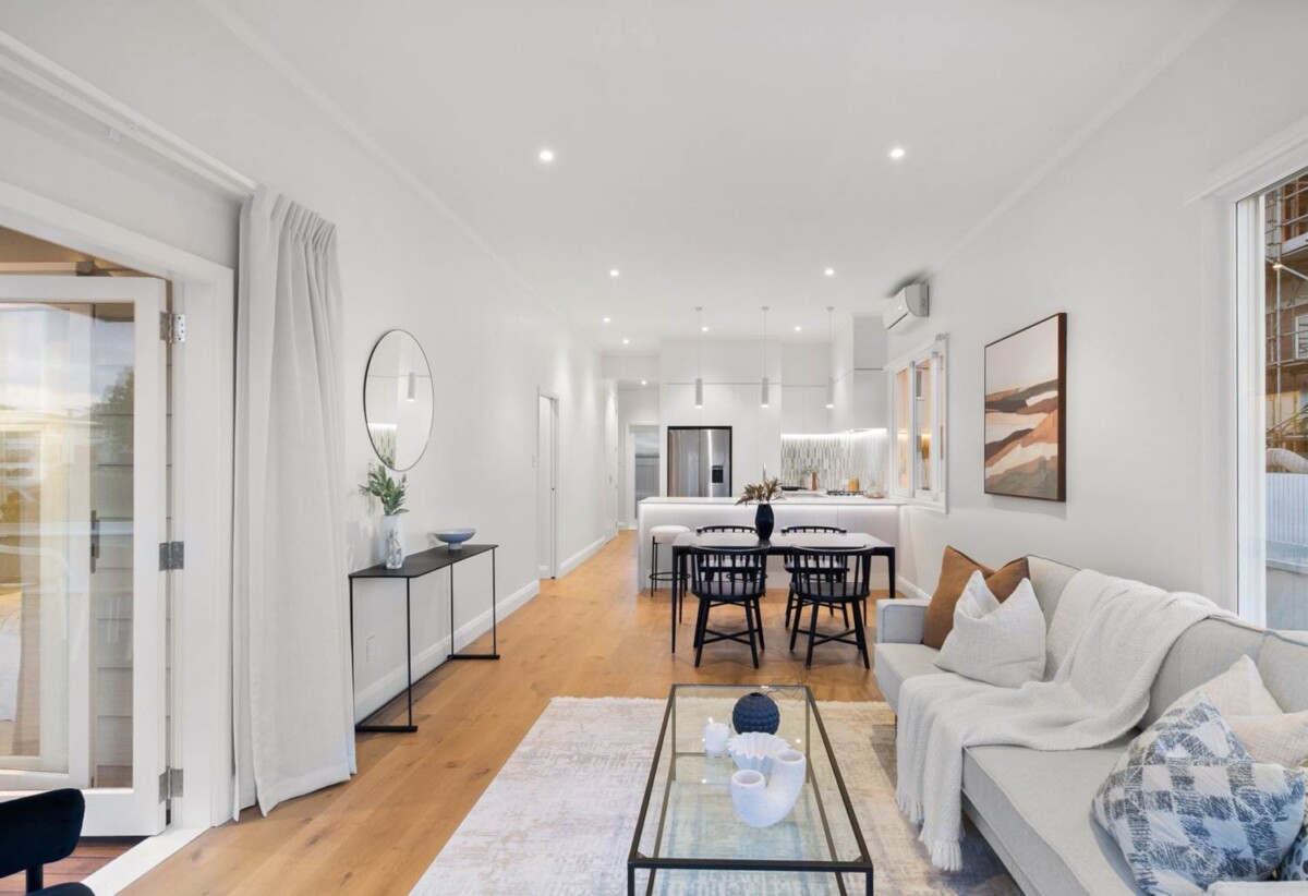 Renovated 3 beds 2 baths house with sea views, Prime Beach-End Location – Steps from the sand, local cafes, Point Chevalier School, parks, and sports facilities, 0.7 km to Pt Chevalier School, 10 Joan Street, Pt Chevalier, Auckland