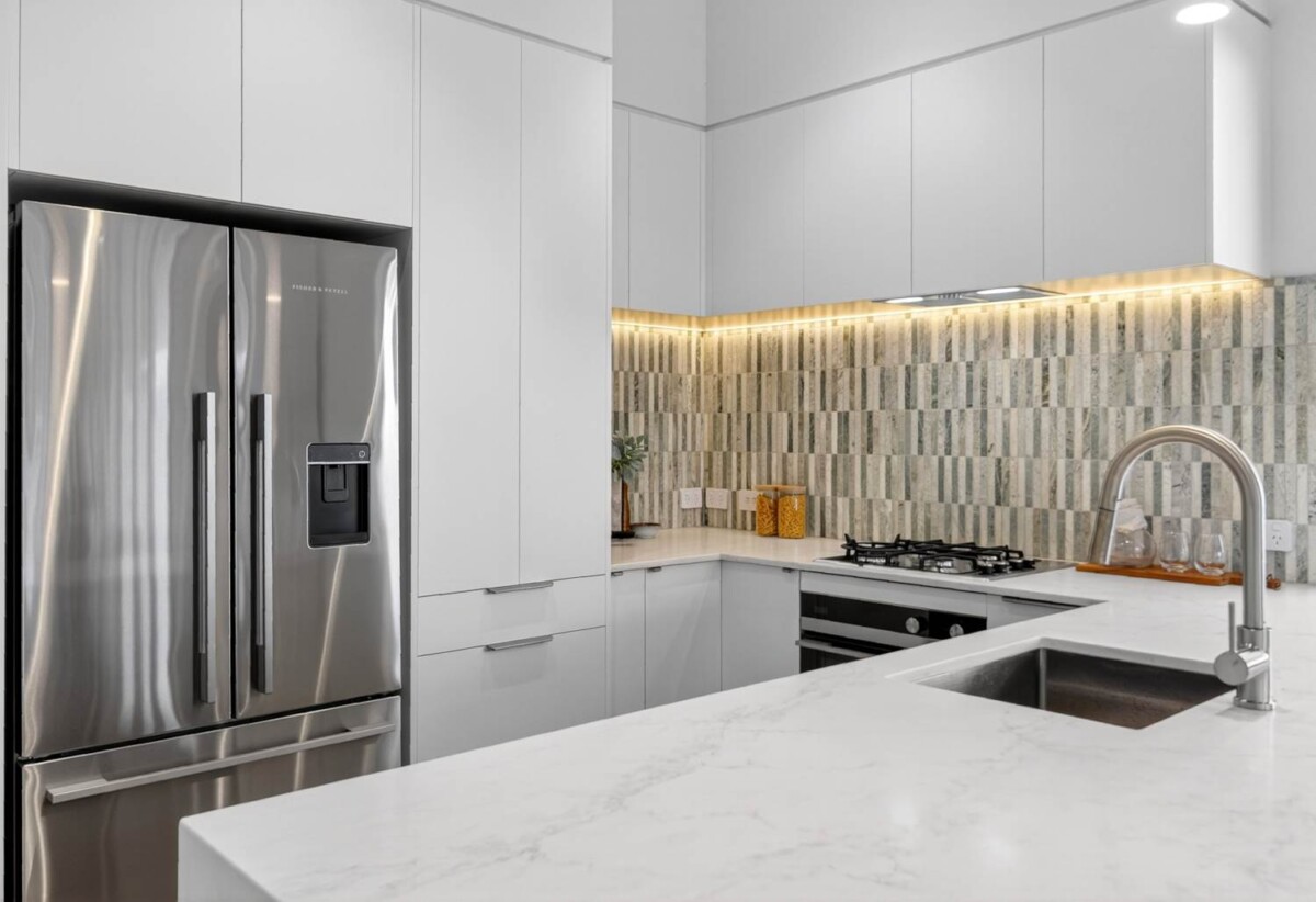 Renovated 3 beds 2 baths house with sea views, Prime Beach-End Location – Steps from the sand, local cafes, Point Chevalier School, parks, and sports facilities, 0.7 km to Pt Chevalier School, 10 Joan Street, Pt Chevalier, Auckland