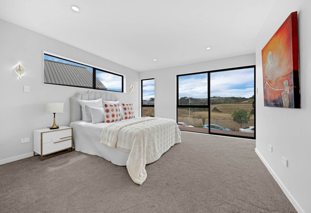 Ormiston school zone, 6 beds 4.5 baths house with garage and 2 beds granny, close to schools, shopping centres, 11 Cyperus Street, Flat Bush, Auckland