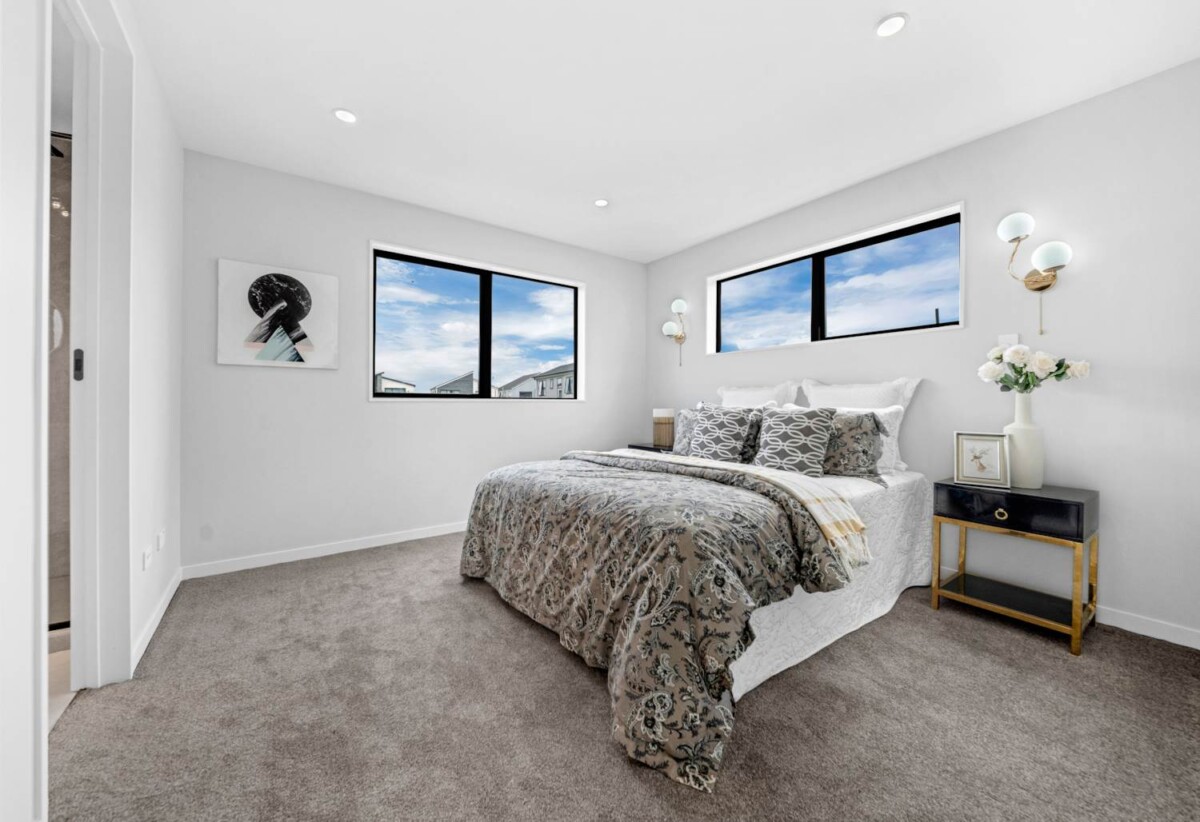 Ormiston school zone, 6 beds 4.5 baths house with garage and 2 beds granny, close to schools, shopping centres, 11 Cyperus Street, Flat Bush, Auckland