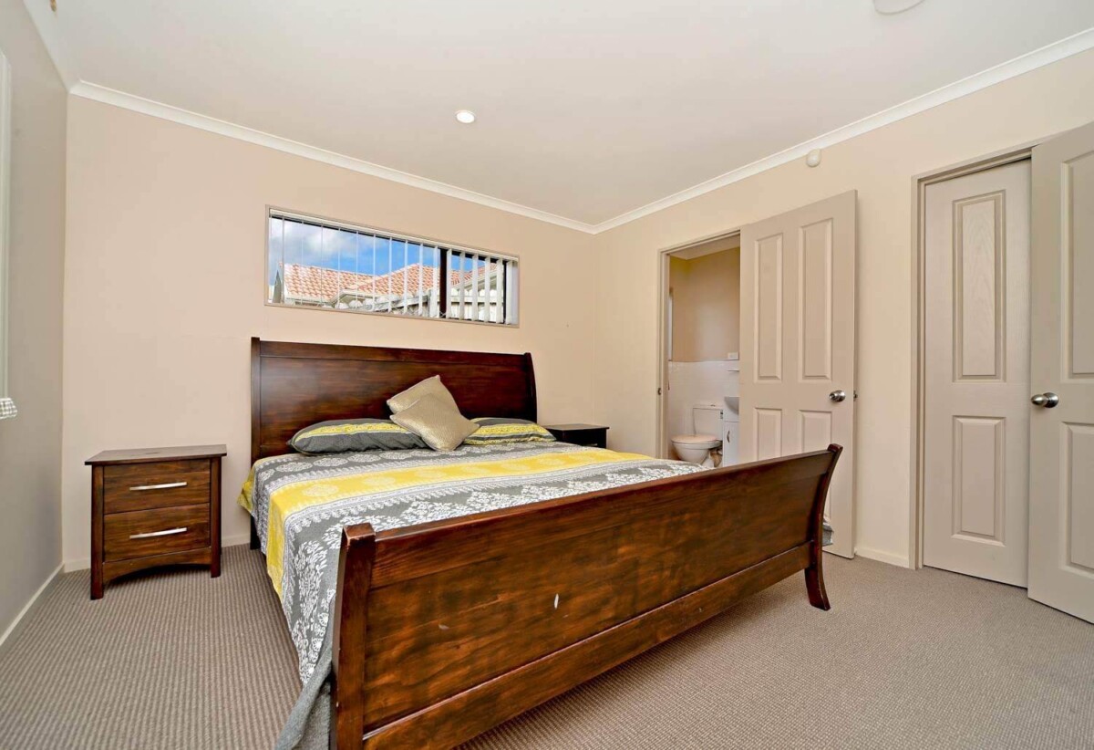 For rent, 4 beds 2 baths house with double garage, available now, 5 Mandival Avenue, Flat Bush, Auckland