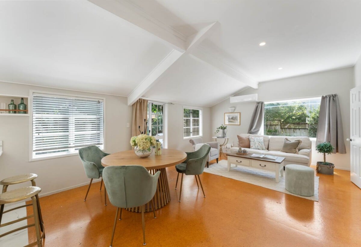 3 beds 2 baths home with carport, close to schools, Royal Oak Shopping Centre, 0.4 km to Royal Oak School, 1/93 Pah Road, Epsom, Auckland