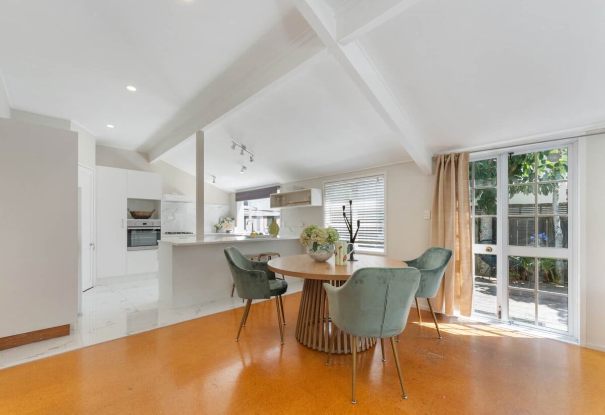 3 beds 2 baths home with carport, close to schools, Royal Oak Shopping Centre, 0.4 km to Royal Oak School, 1/93 Pah Road, Epsom, Auckland