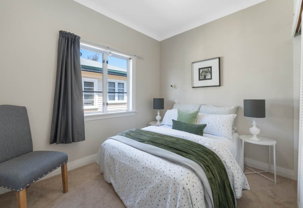 3 beds 2 baths home with carport, close to schools, Royal Oak Shopping Centre, 0.4 km to Royal Oak School, 1/93 Pah Road, Epsom, Auckland