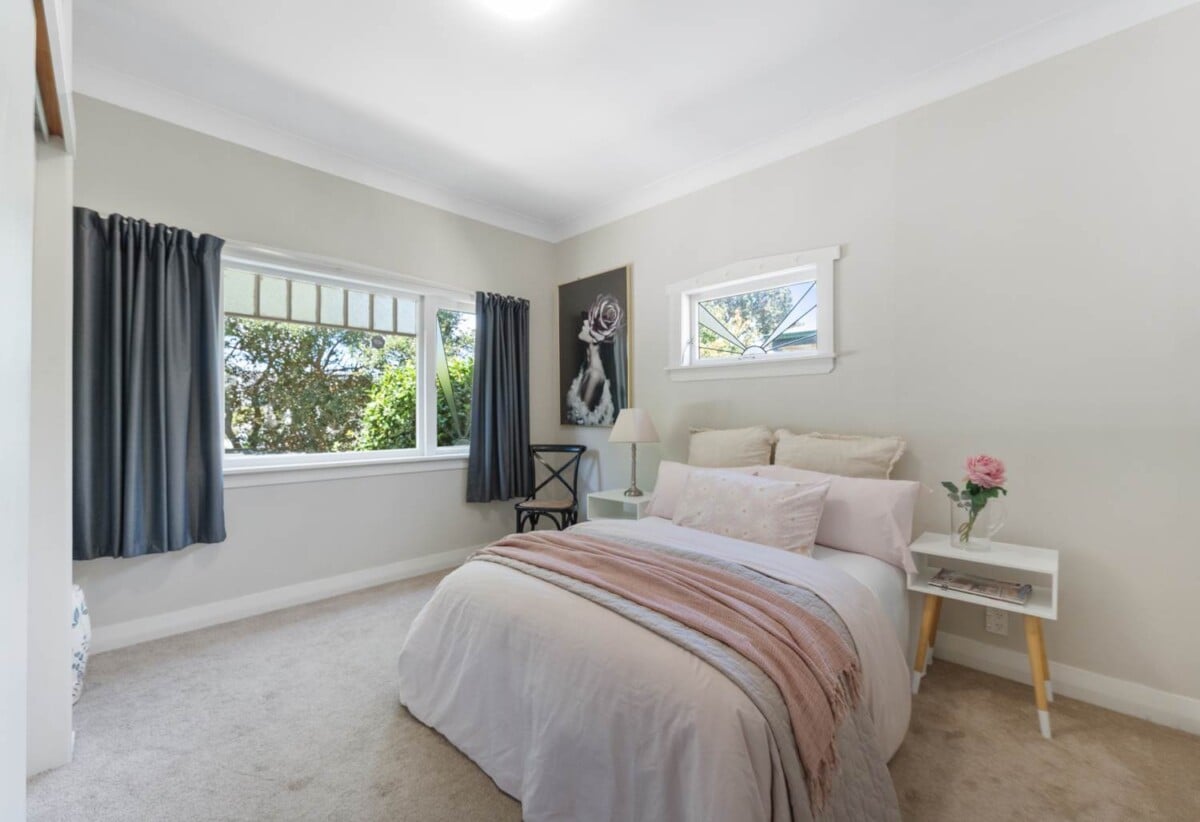 3 beds 2 baths home with carport, close to schools, Royal Oak Shopping Centre, 0.4 km to Royal Oak School, 1/93 Pah Road, Epsom, Auckland