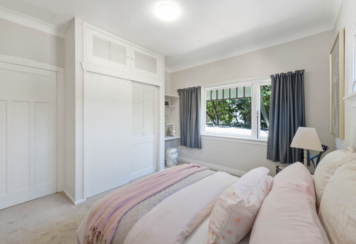 3 beds 2 baths home with carport, close to schools, Royal Oak Shopping Centre, 0.4 km to Royal Oak School, 1/93 Pah Road, Epsom, Auckland