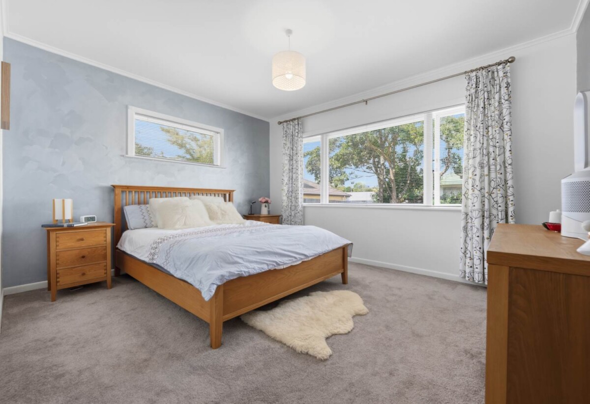Once in 12 years, 3 beds 1 bath house with double garage, walks to New World supermarket, close to schools, park, 0.5 km to Owairoa School, 169B Wellington Street, Howick, Auckland