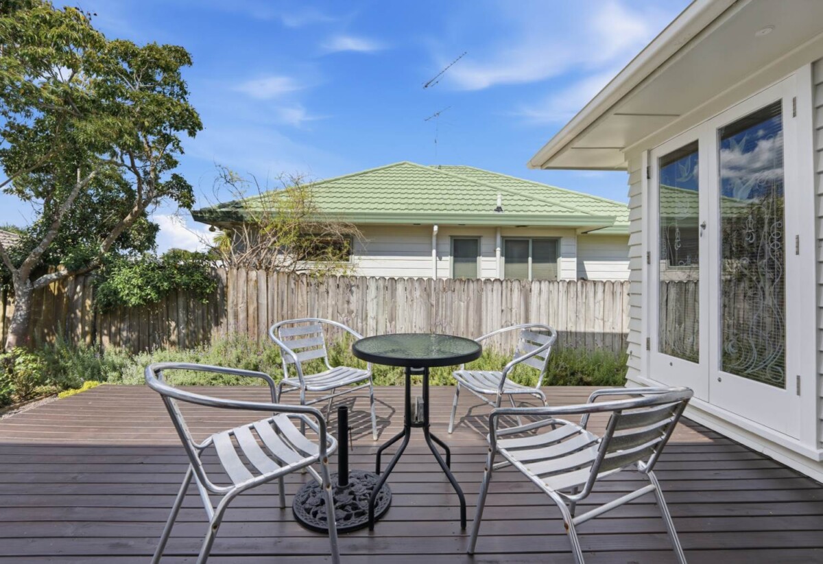 Once in 12 years, 3 beds 1 bath house with double garage, walks to New World supermarket, close to schools, park, 0.5 km to Owairoa School, 169B Wellington Street, Howick, Auckland