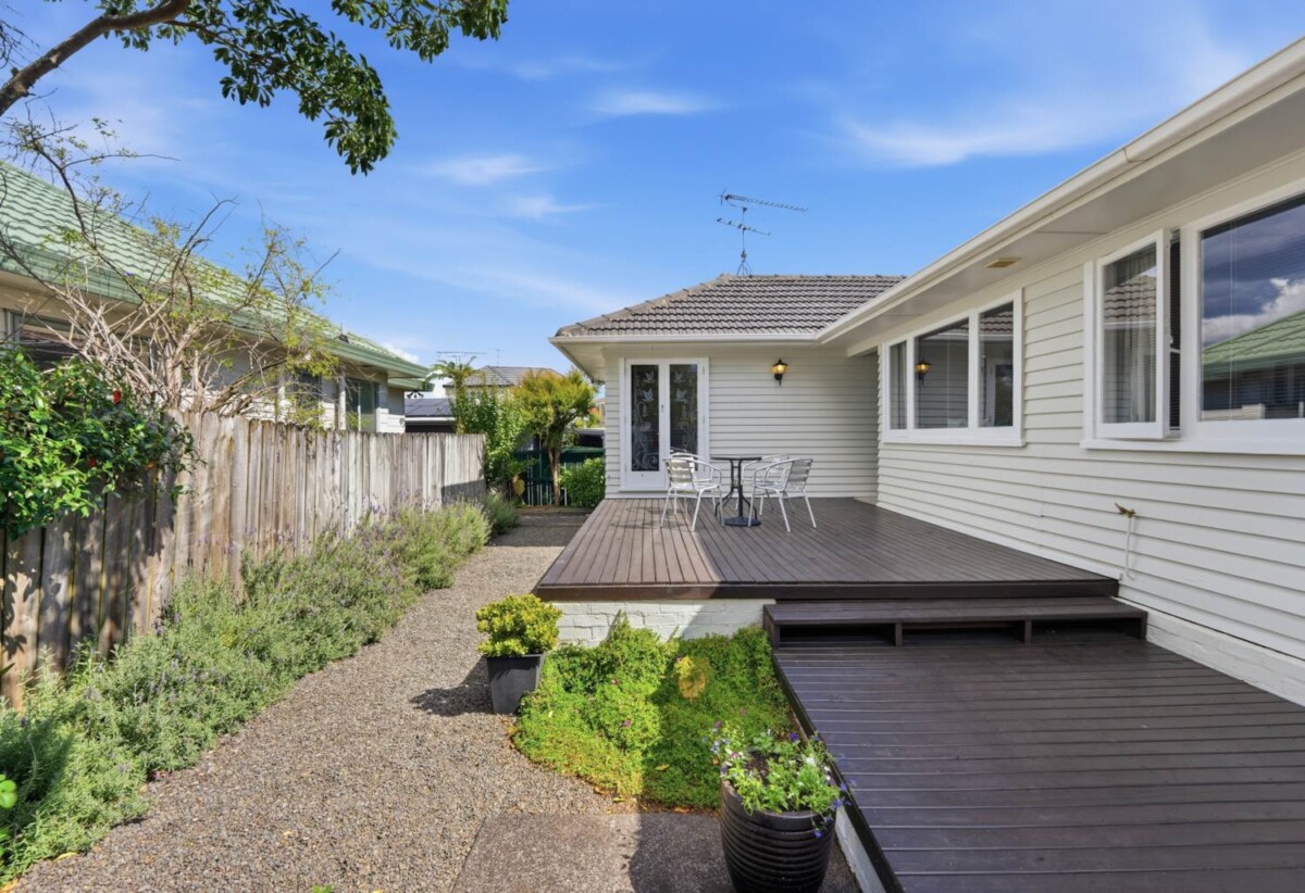 Once in 12 years, 3 beds 1 bath house with double garage, walks to New World supermarket, close to schools, park, 0.5 km to Owairoa School, 169B Wellington Street, Howick, Auckland