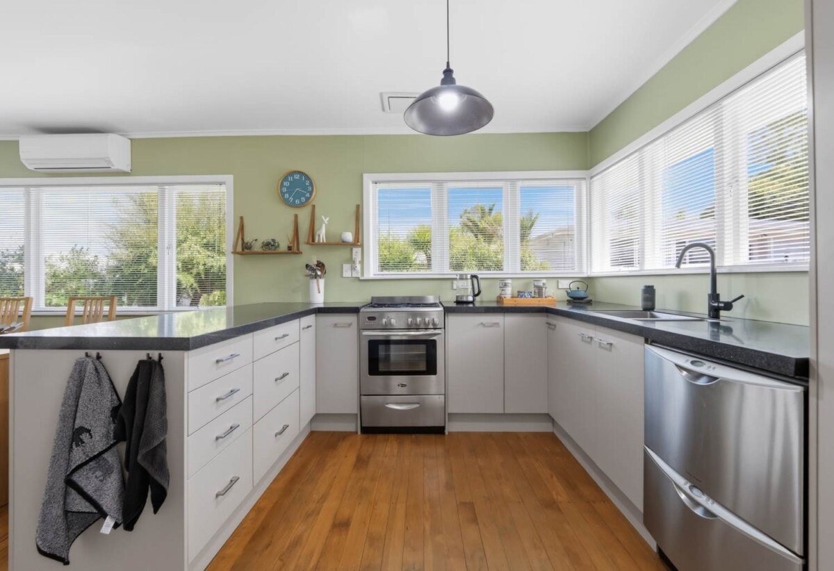 Once in 12 years, 3 beds 1 bath house with double garage, walks to New World supermarket, close to schools, park, 0.5 km to Owairoa School, 169B Wellington Street, Howick, Auckland