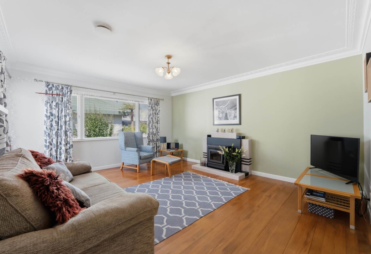 Once in 12 years, 3 beds 1 bath house with double garage, walks to New World supermarket, close to schools, park, 0.5 km to Owairoa School, 169B Wellington Street, Howick, Auckland