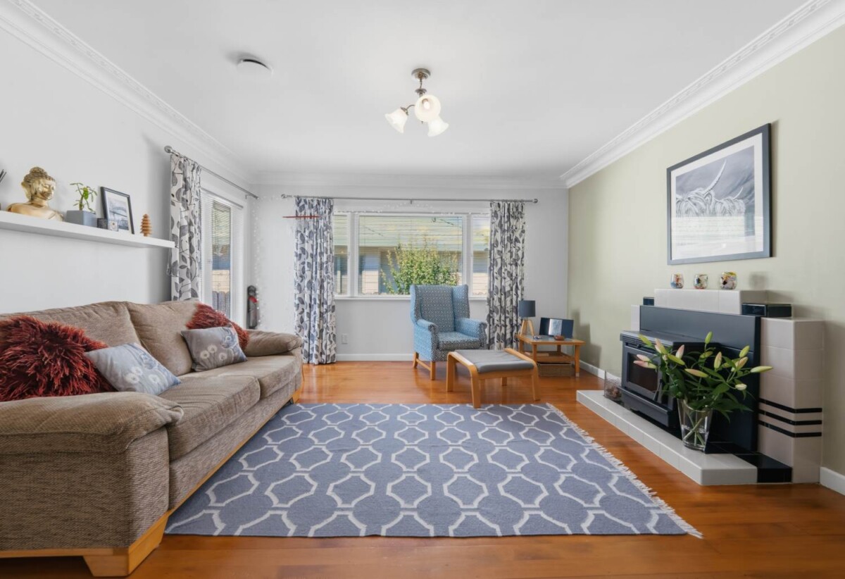 Once in 12 years, 3 beds 1 bath house with double garage, walks to New World supermarket, close to schools, park, 0.5 km to Owairoa School, 169B Wellington Street, Howick, Auckland