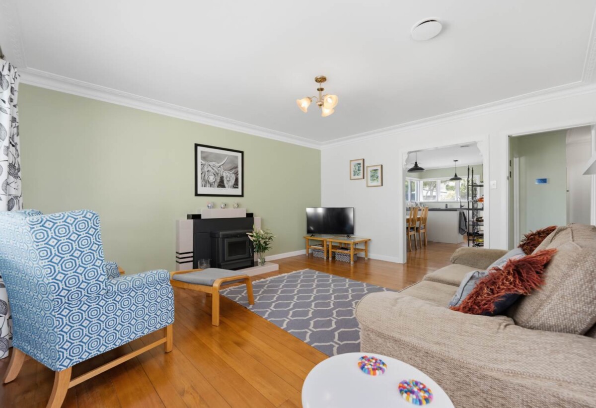 Once in 12 years, 3 beds 1 bath house with double garage, walks to New World supermarket, close to schools, park, 0.5 km to Owairoa School, 169B Wellington Street, Howick, Auckland