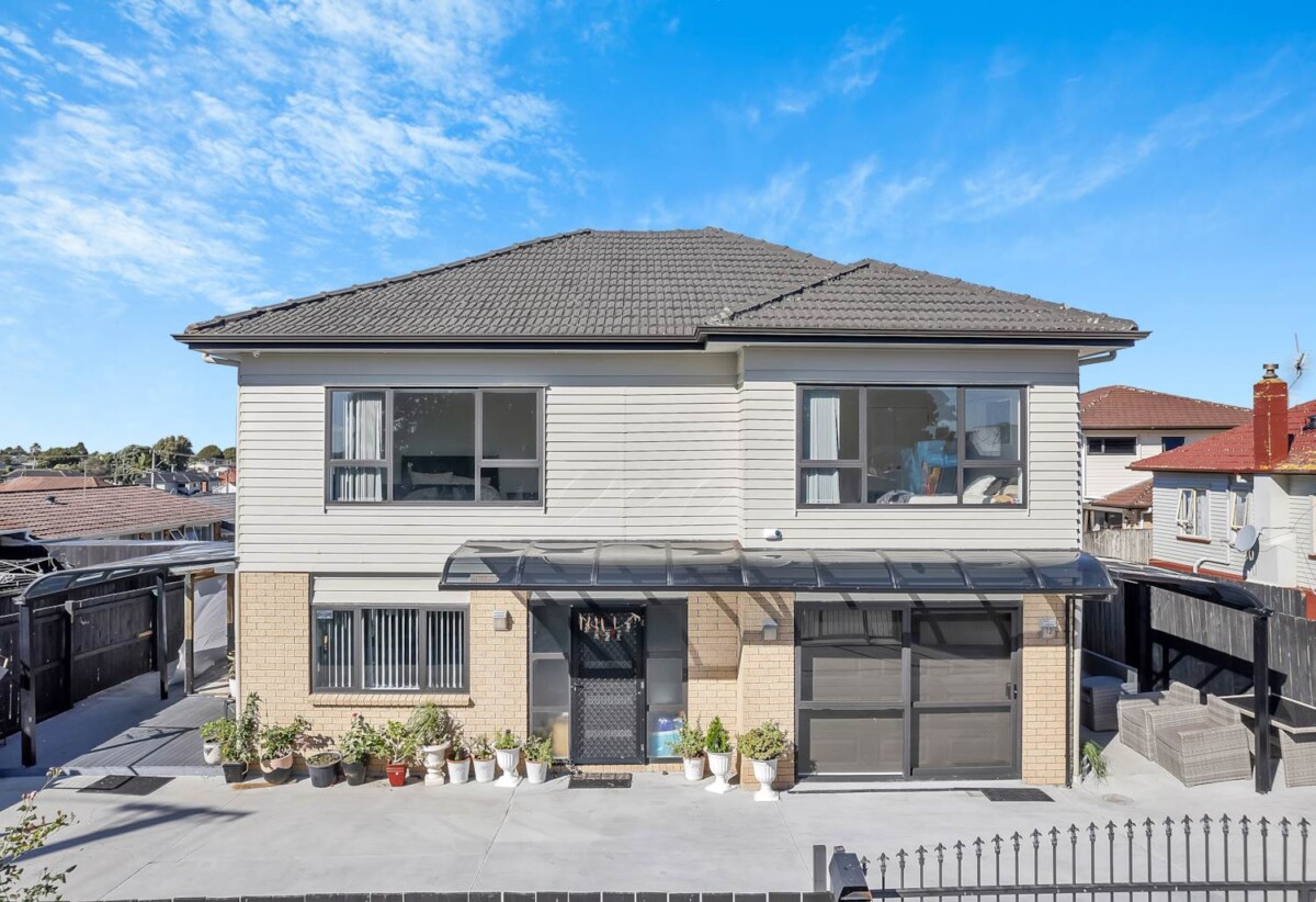 5 beds 3.5 baths house, close to schools, shops shopping centre, airport, motorway access, 0.5 km to Puhinui School, 12 Ranfurly Road, Papatoetoe, Auckland