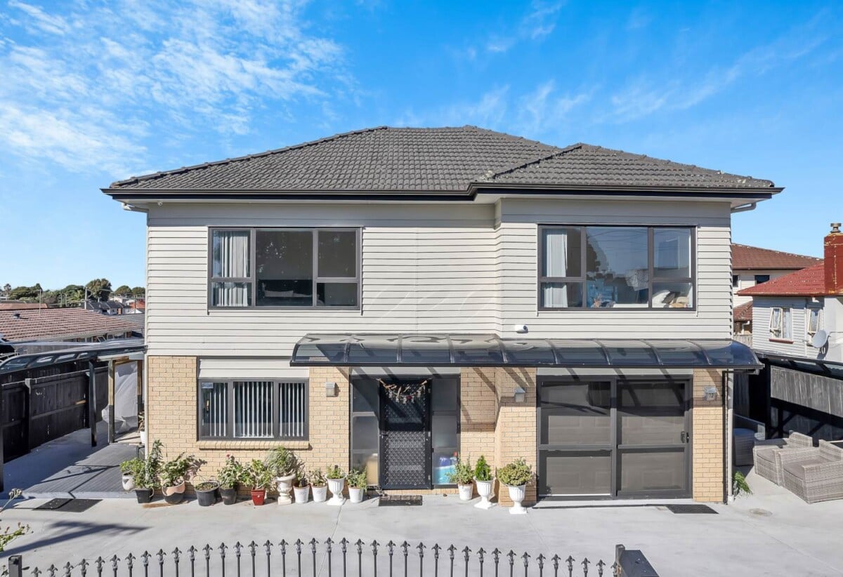 5 beds 3.5 baths house, close to schools, shops shopping centre, airport, motorway access, 0.5 km to Puhinui School, 12 Ranfurly Road, Papatoetoe, Auckland