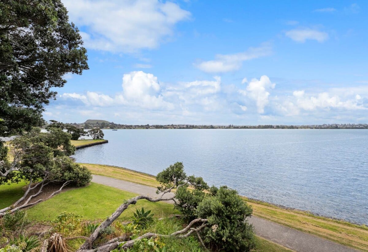 Prime Waterfront 4 beds 3 baths Sanctuary on 1800m² Land with private swimming pool, enjoys uninterrupted sea views and direct access to the renowned Rotary Walkway reserve, close to and zoned for Sunnyhills School, Farm Cove Intermediate and Pakuranga College, 19 Sanctuary Point, Sunnyhills, Auckland