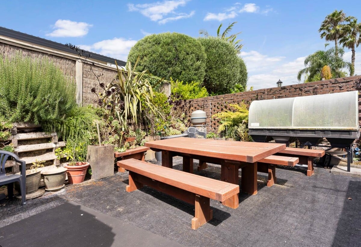 Prime Waterfront 4 beds 3 baths Sanctuary on 1800m² Land with private swimming pool, enjoys uninterrupted sea views and direct access to the renowned Rotary Walkway reserve, close to and zoned for Sunnyhills School, Farm Cove Intermediate and Pakuranga College, 19 Sanctuary Point, Sunnyhills, Auckland