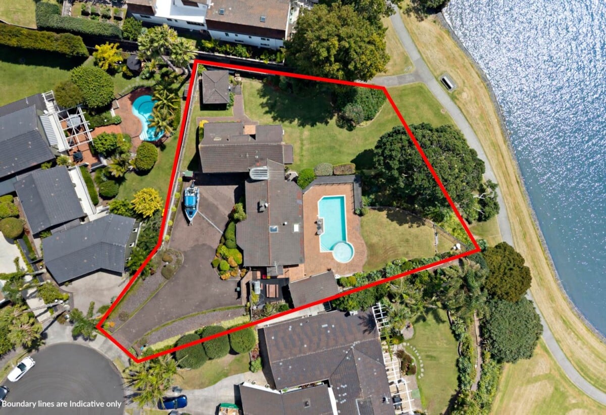 Prime Waterfront 4 beds 3 baths Sanctuary on 1800m² Land with private swimming pool, enjoys uninterrupted sea views and direct access to the renowned Rotary Walkway reserve, close to and zoned for Sunnyhills School, Farm Cove Intermediate and Pakuranga College, 19 Sanctuary Point, Sunnyhills, Auckland