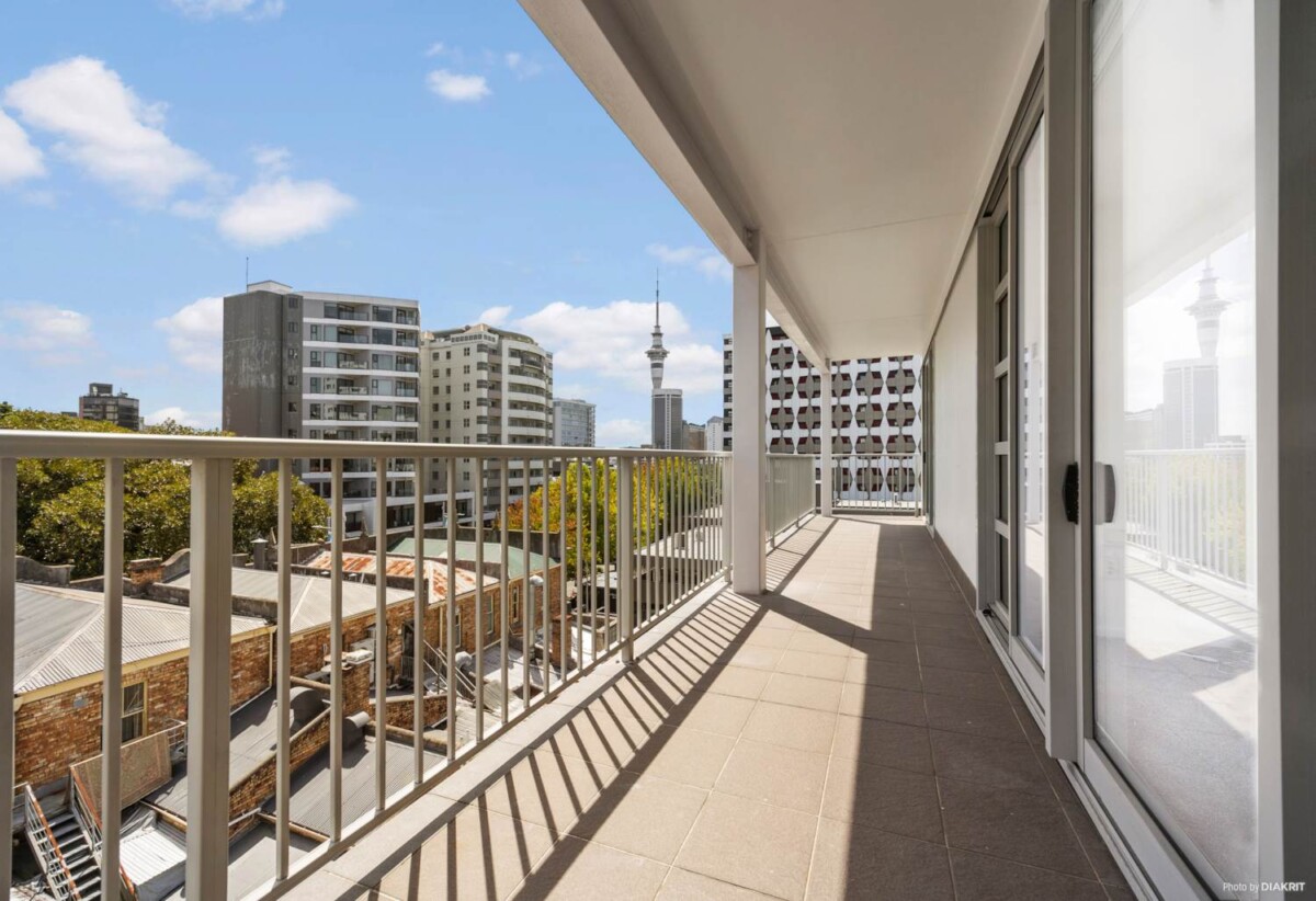 Double Grammar school zone, 97m2 leasehold 3 beds 1 bath 2 car parks apartment, 0.8 km to Auckland Girls’ Grammar School, 1.6 km to Auckland Grammar, 4A/54 Liverpool Street, City Centre, Auckland