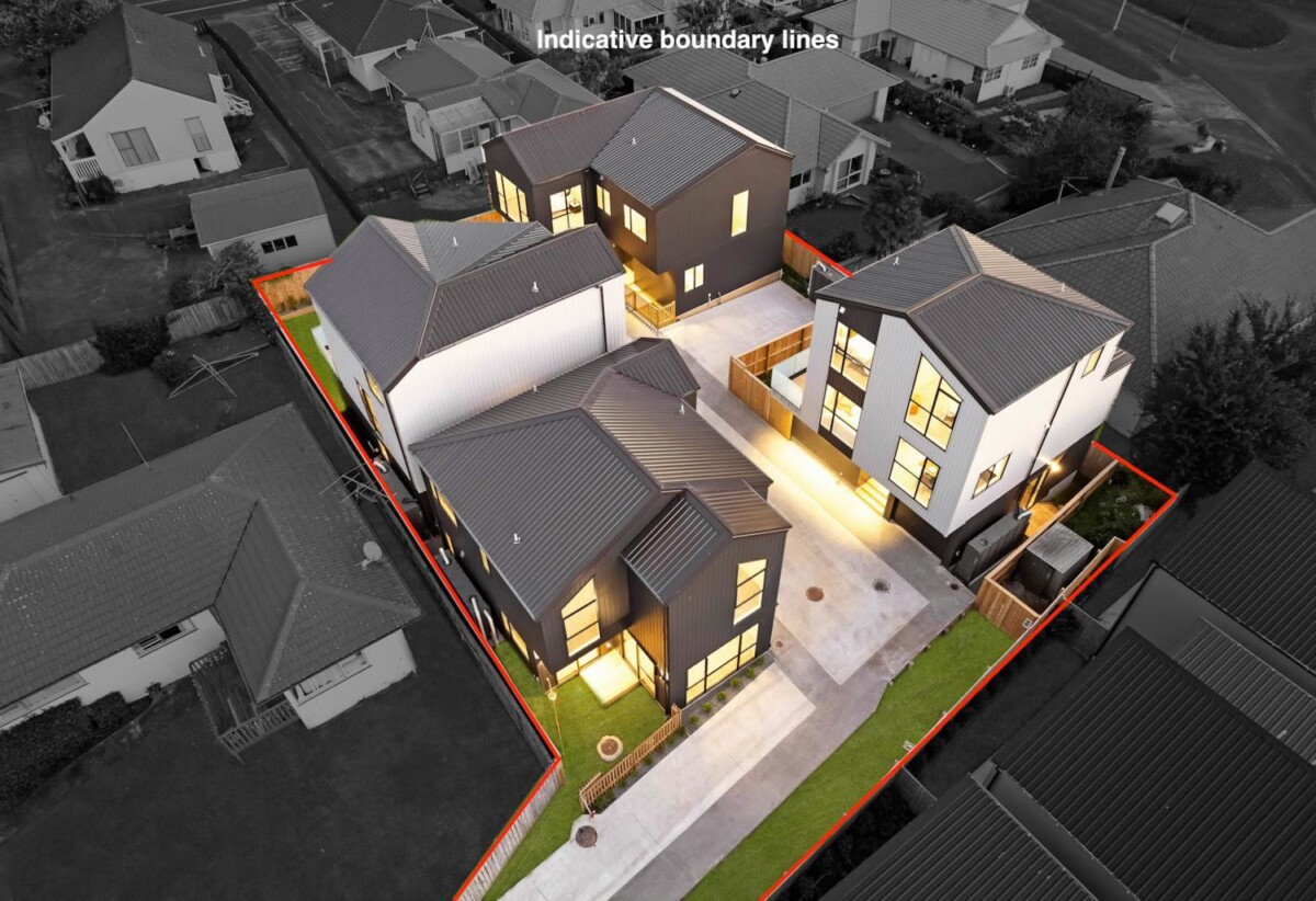 Brandnew standalone 4 beds 3.5 baths home with garage, walks to Highland Park Shopping Centre, Pak’n Save, popular eateries, Zoned for Howick Primary School, Howick Intermediate School, and Pakuranga College, 30A Tomintoul Place, Highland Park, Auckland