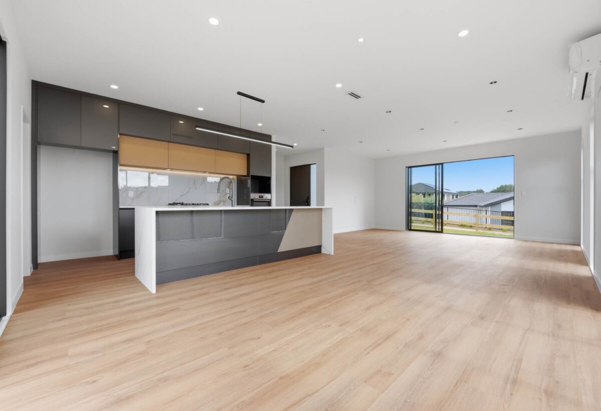 Must sell, Bring any offer , 10-Year Master Build Guarantee, 181m2 Brandnew 4 beds 2.5 baths house with double garage on 454m2 section, Zoned for Valley School and just a short stroll from new reserves, with the township and motorway on your doorstep, 20 Rongoa Maori Way, Pukekohe, Auckland