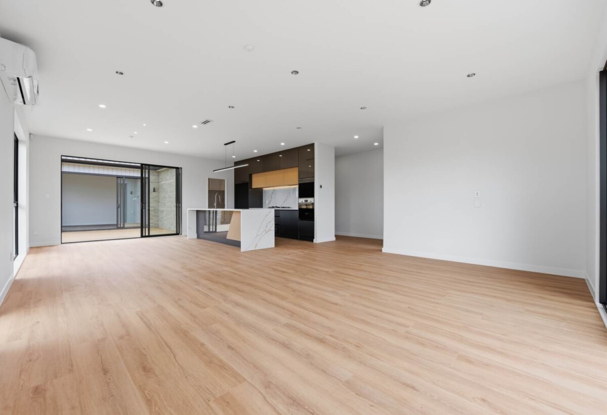 Must sell, Bring any offer , 10-Year Master Build Guarantee, 181m2 Brandnew 4 beds 2.5 baths house with double garage on 454m2 section, Zoned for Valley School and just a short stroll from new reserves, with the township and motorway on your doorstep, 20 Rongoa Maori Way, Pukekohe, Auckland