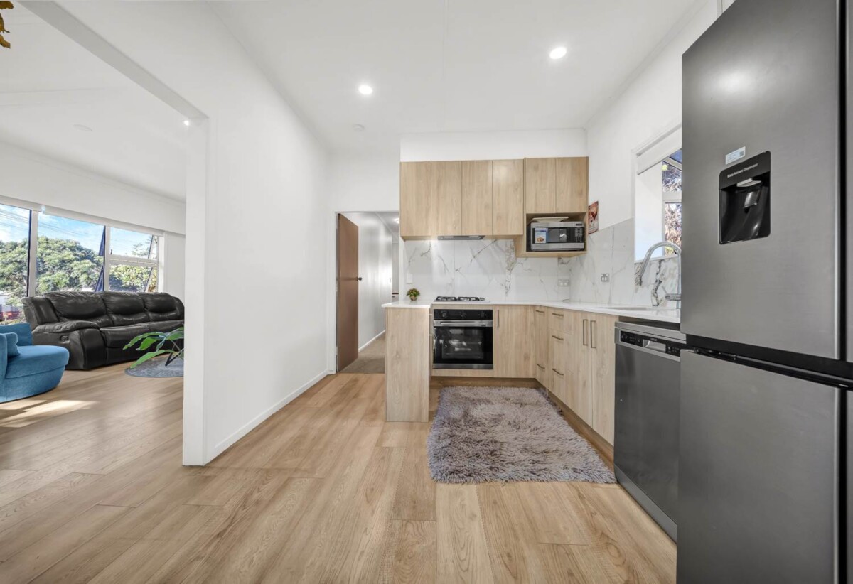 3 beds 1 bath house with garage, Walk to local shops, schools, and parks, 0.3 km to Papatoetoe West School, 52 Station Road, Papatoetoe, Auckland