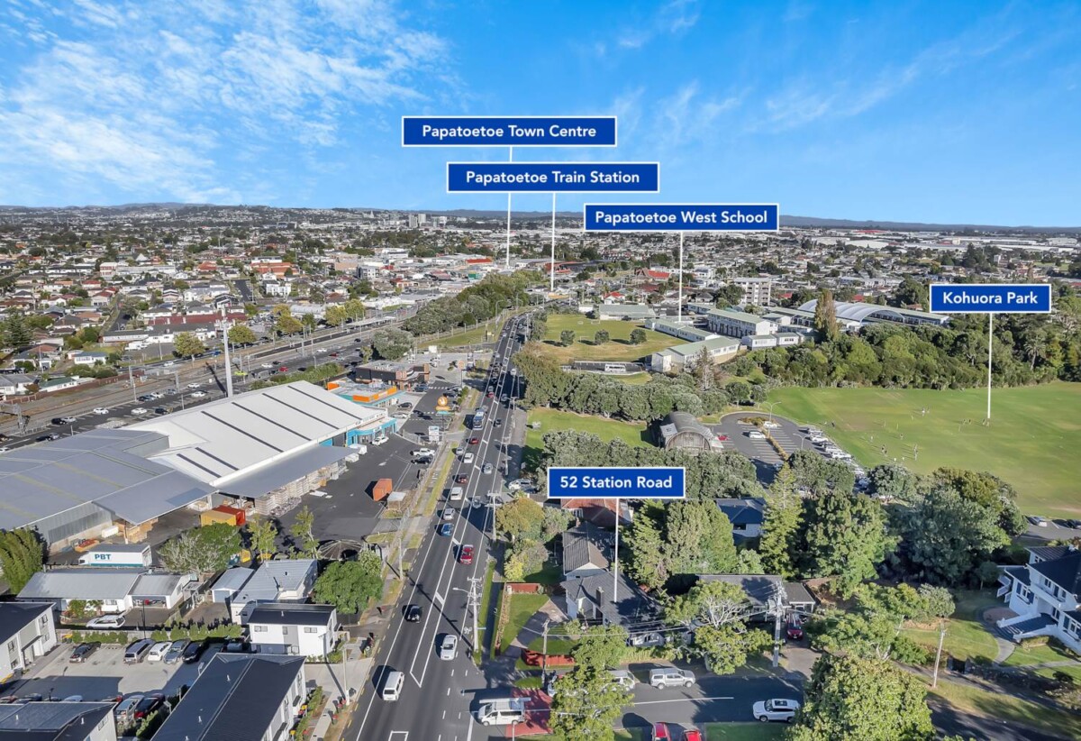 3 beds 1 bath house with garage, Walk to local shops, schools, and parks, 0.3 km to Papatoetoe West School, 52 Station Road, Papatoetoe, Auckland