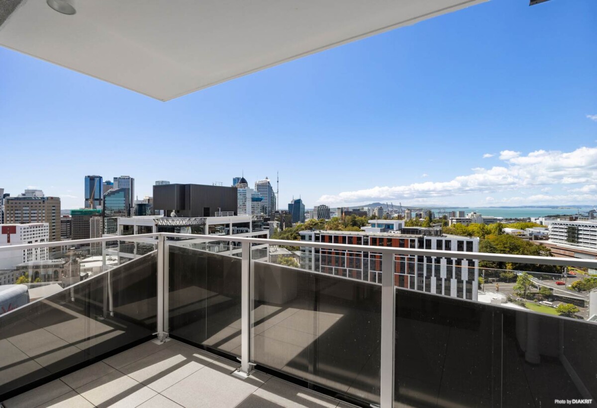 Double Grammar school zone, 62m2 freehold 2 beds + study (which can be used as a 3rd bedroom) 1 bath apartment, 1 km to Auckland Girls’ Grammar School, 1.8 km to Auckland Grammar, 2105/8 Airedale Street, City Centre, Auckland