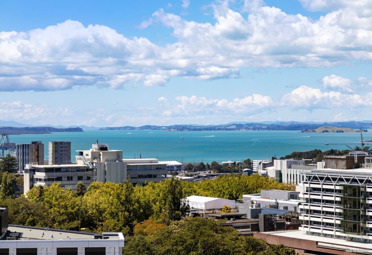 Double Grammar school zone, 62m2 freehold 2 beds + study (which can be used as a 3rd bedroom) 1 bath apartment, 1 km to Auckland Girls’ Grammar School, 1.8 km to Auckland Grammar, 2105/8 Airedale Street, City Centre, Auckland