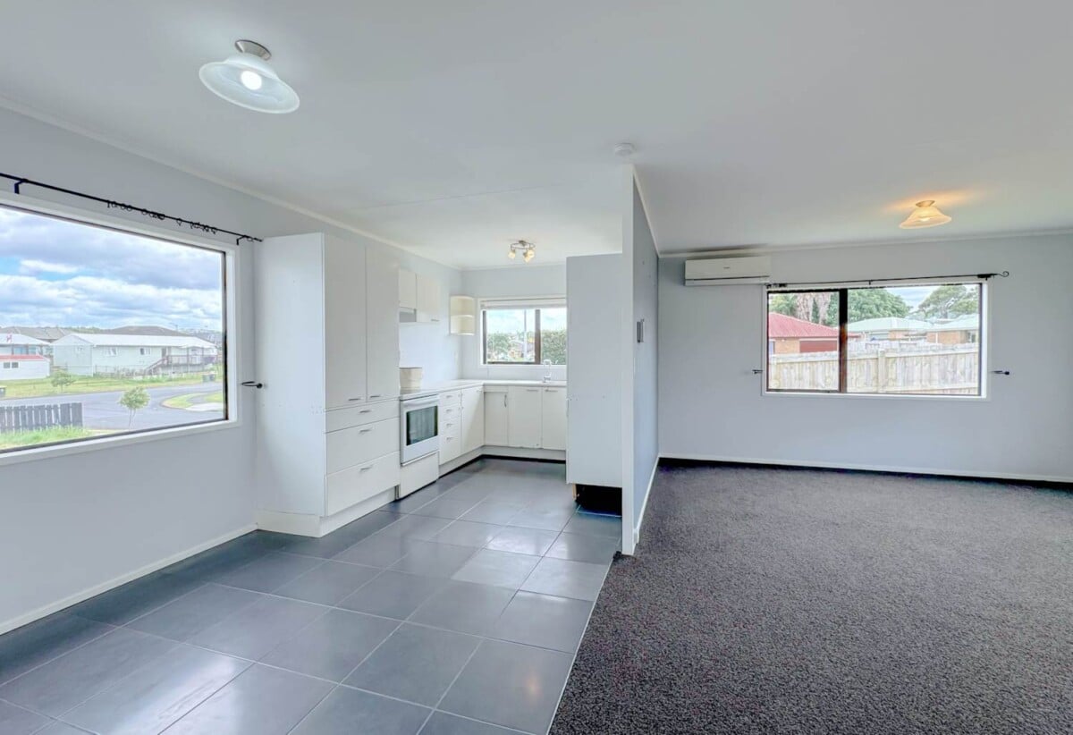 3 beds house with garage on 416m2 section, walks to Randwick Park School and Alfriston College, close to shops, Auckland Botanic Gardens, motorway access, 3A Nerissa Place, Randwick Park, Auckland