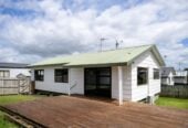 3 beds house with garage on 416m2 section, walks to Randwick Park School and Alfriston College, close to shops, Auckland Botanic Gardens, motorway access, 3A Nerissa Place, Randwick Park, Auckland