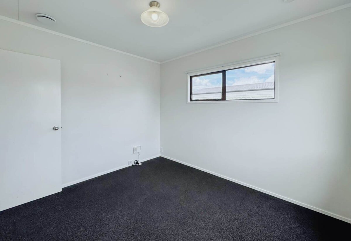 3 beds house with garage on 416m2 section, walks to Randwick Park School and Alfriston College, close to shops, Auckland Botanic Gardens, motorway access, 3A Nerissa Place, Randwick Park, Auckland