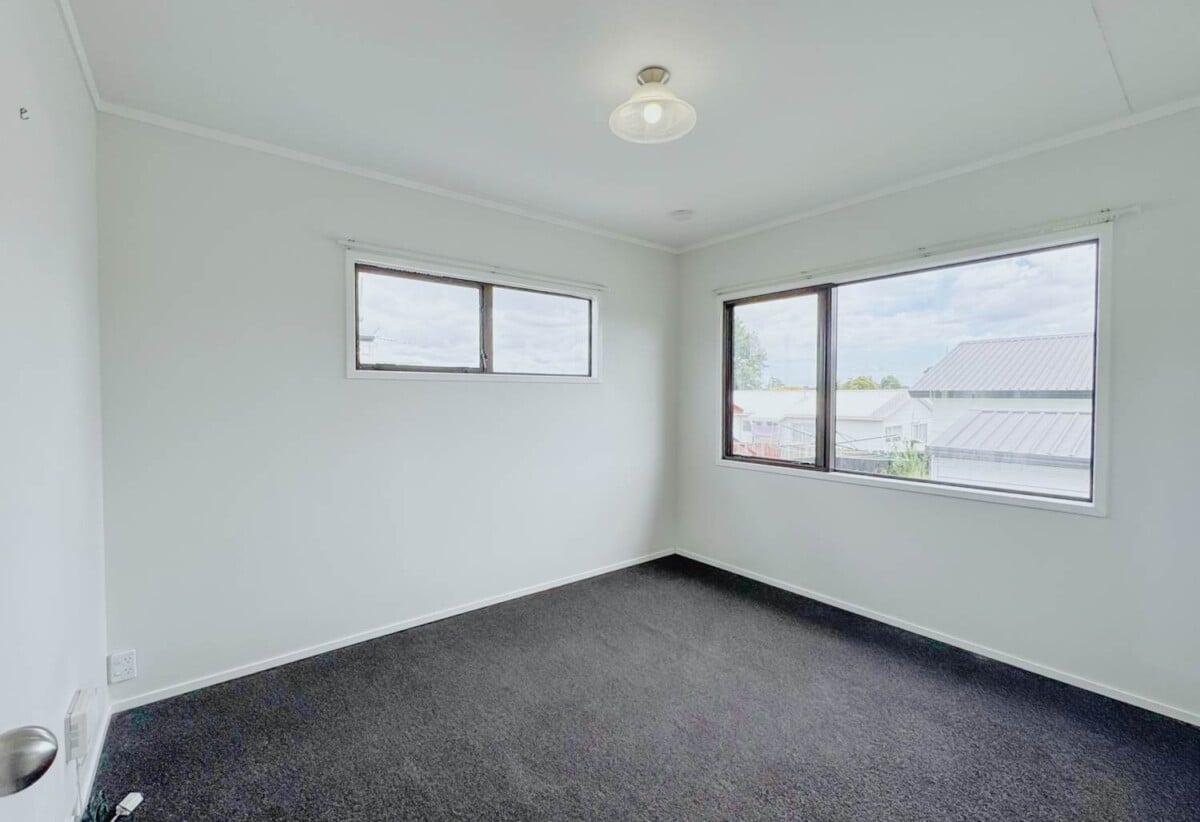 3 beds house with garage on 416m2 section, walks to Randwick Park School and Alfriston College, close to shops, Auckland Botanic Gardens, motorway access, 3A Nerissa Place, Randwick Park, Auckland