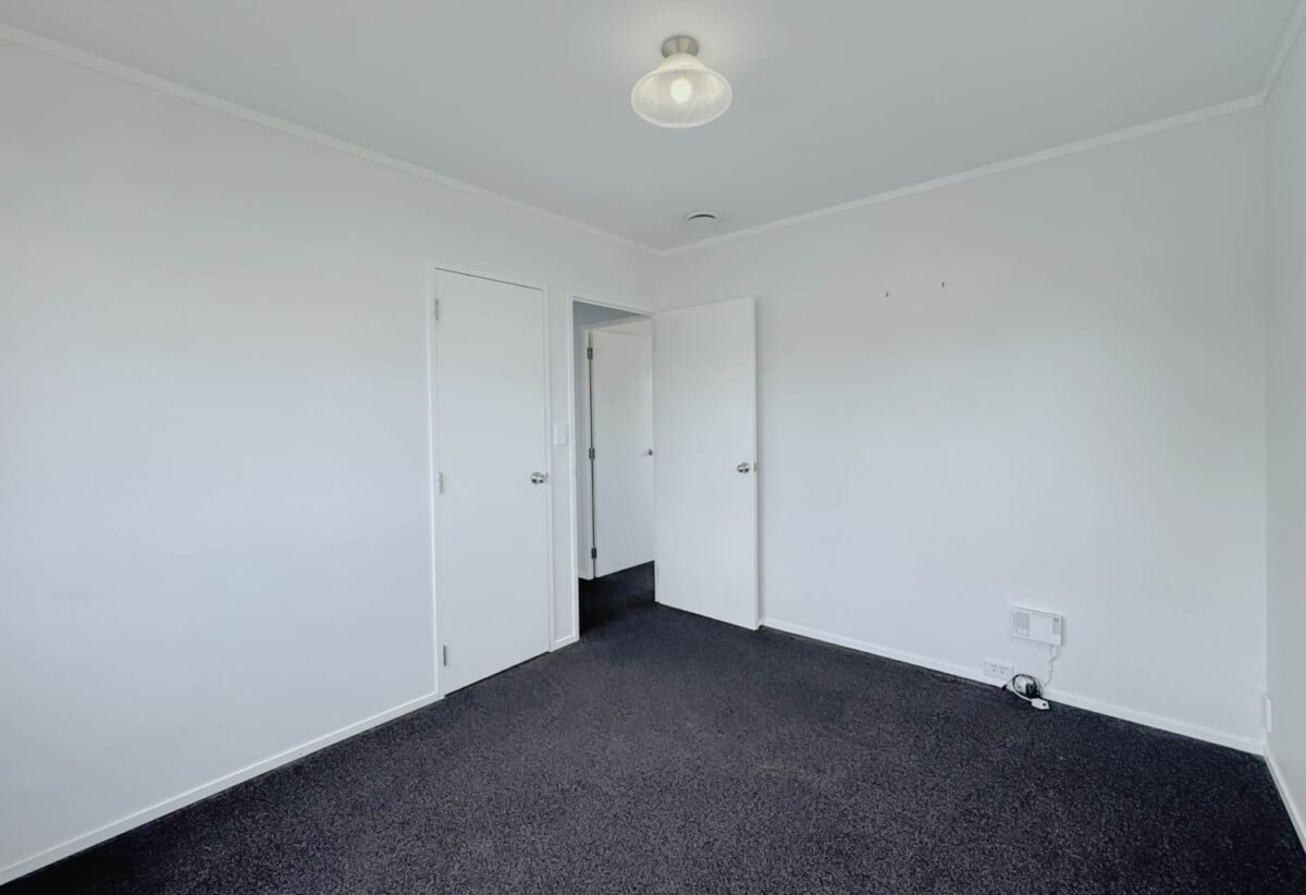 3 beds house with garage on 416m2 section, walks to Randwick Park School and Alfriston College, close to shops, Auckland Botanic Gardens, motorway access, 3A Nerissa Place, Randwick Park, Auckland