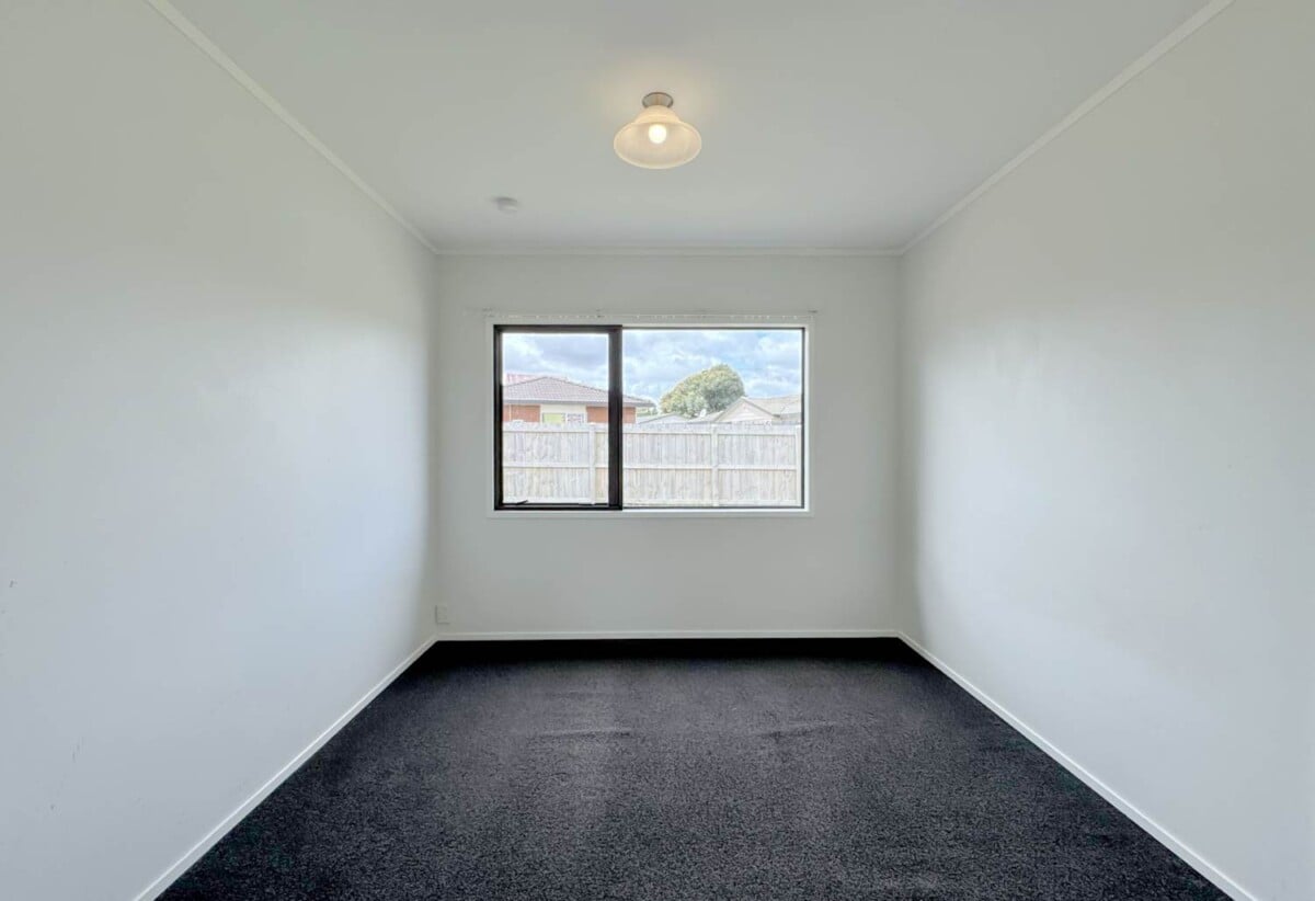 3 beds house with garage on 416m2 section, walks to Randwick Park School and Alfriston College, close to shops, Auckland Botanic Gardens, motorway access, 3A Nerissa Place, Randwick Park, Auckland