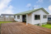 3 beds house with garage on 416m2 section, walks to Randwick Park School and Alfriston College, close to shops, Auckland Botanic Gardens, motorway access, 3A Nerissa Place, Randwick Park, Auckland