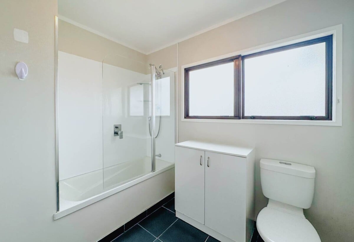 3 beds house with garage on 416m2 section, walks to Randwick Park School and Alfriston College, close to shops, Auckland Botanic Gardens, motorway access, 3A Nerissa Place, Randwick Park, Auckland