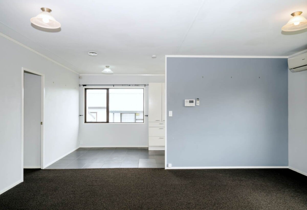 3 beds house with garage on 416m2 section, walks to Randwick Park School and Alfriston College, close to shops, Auckland Botanic Gardens, motorway access, 3A Nerissa Place, Randwick Park, Auckland