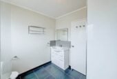 3 beds house with garage on 416m2 section, walks to Randwick Park School and Alfriston College, close to shops, Auckland Botanic Gardens, motorway access, 3A Nerissa Place, Randwick Park, Auckland